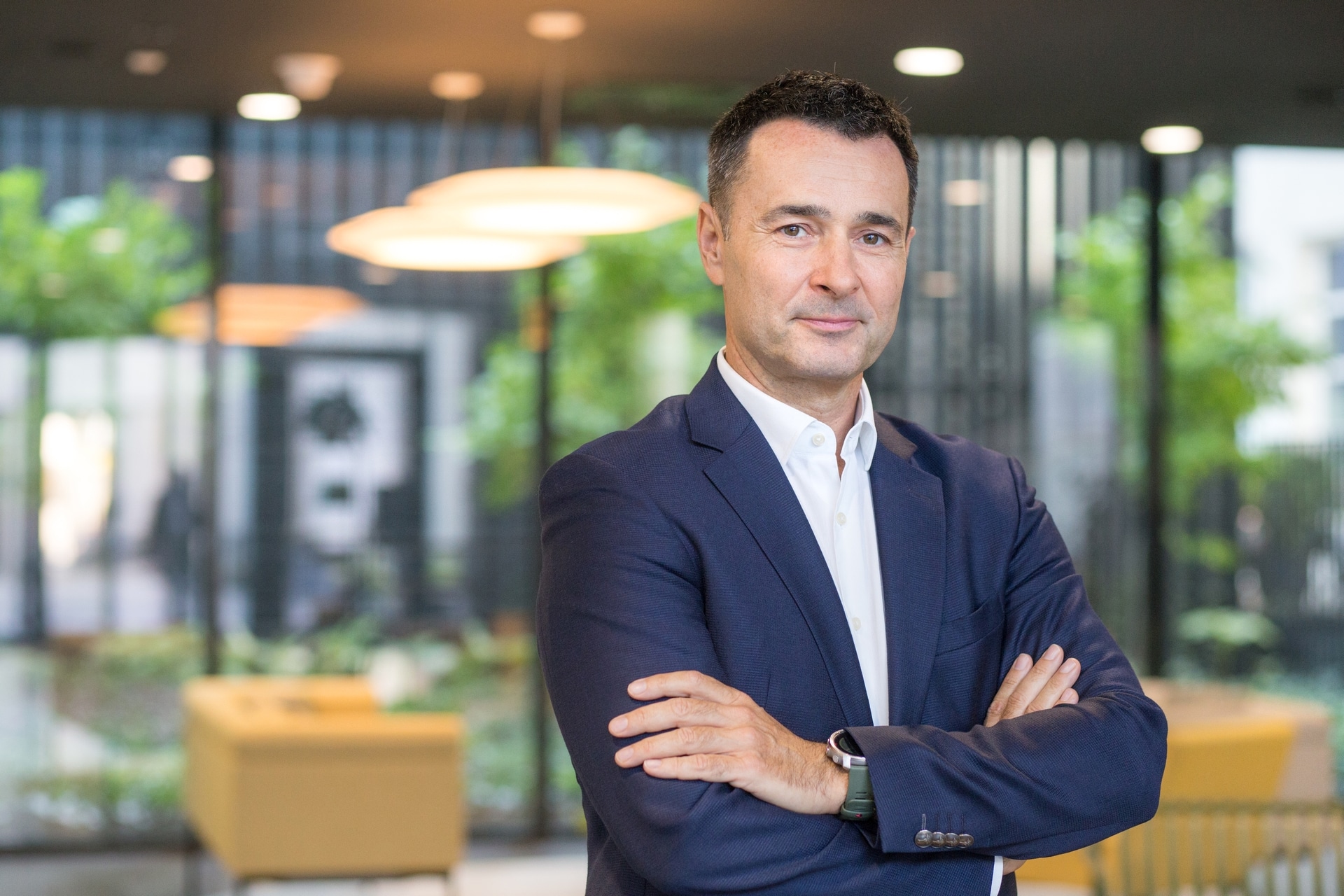 CEOPolska's tweet card. Develia rośnie w siłę: sprzedaż odbija, zysk netto rośnie o 42% do 306,5 mln zł. Wyższa rentowność i 1,32 mld zł przychodów. Wyniki Develii biją oczekiwania – zysk netto wzrósł o ponad 40%