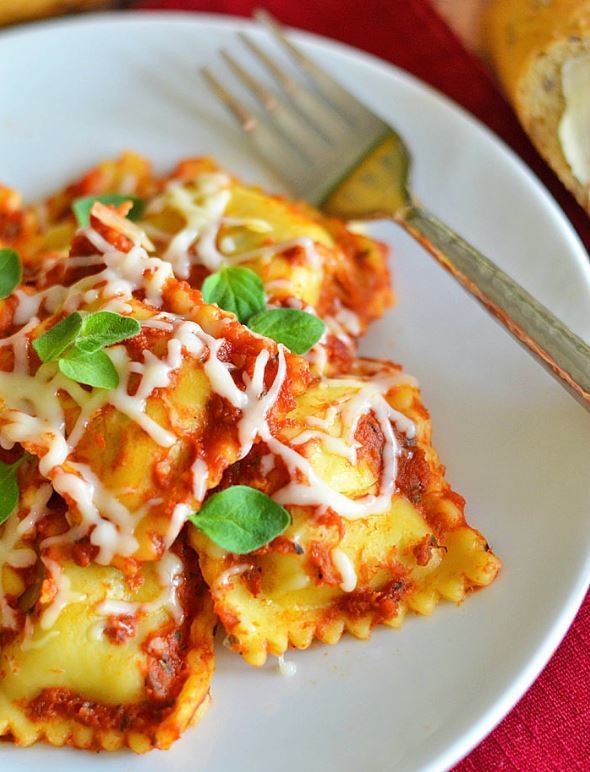 SlowCookRecipes's tweet card. One look at this recipe for Stupidly Easy Slow Cooker Ravioli, and you'll see why dinner will be a total no-brainer tonight. This super simple slow cooker pasta recipe for will give you the best...