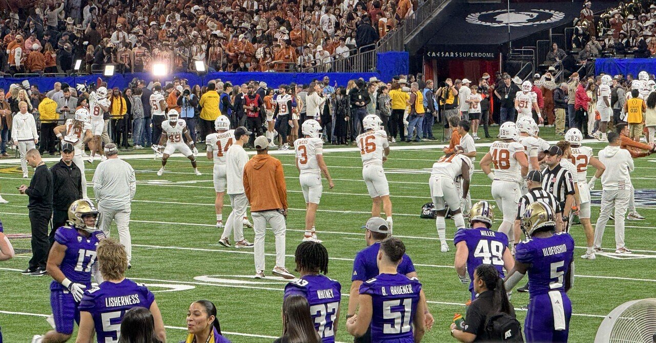 mliteplz's tweet card. カレッジフットボールシーズンが帰ってきます。Week 1から注目カードが満載で、Texas @Ohio Stateという昨季のプレーオフ準決勝のカードや、LSU @Clemsonというドラ1候補QB同士の試合、さらにはNotre Dame @Miami (FL)という古豪同士の試合と、最初からカレッジフットボールの魅力に触れられる上に、大量のプロスペクトの実力を測る大チャンスです。...