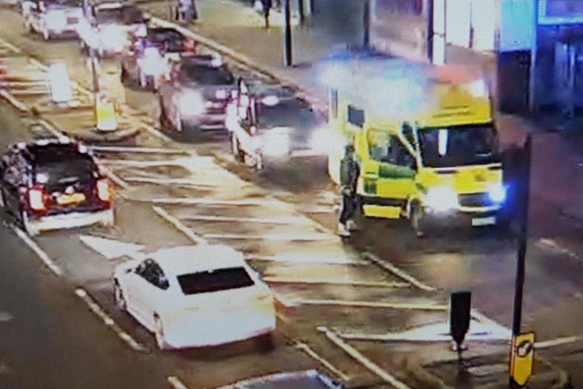 standardnews's tweet card. The man blocked the ambulance with his car and then abused paramedics who were en route to save an elderly woman