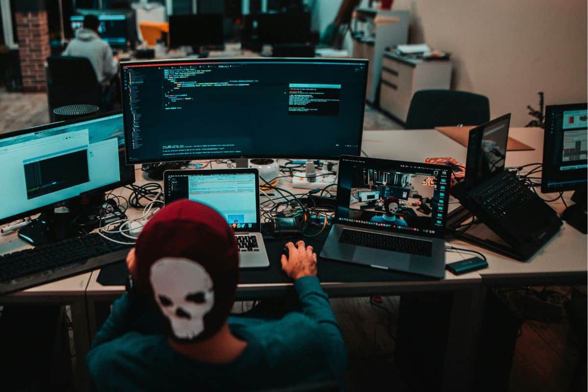 blazorazem's tweet card. From basics to advanced, these 57 commands will help you get the most out of your Raspberry Pi setup!