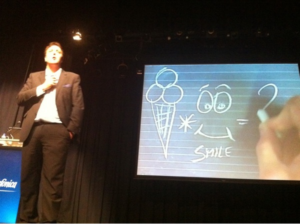 paloma's tweet card. En #webproximity una charla espectacular sobre tendencias