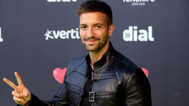 elmundoes's tweet card. "Hola familia, hola a todos. Como sabéis el mundo nos está dejando algunas noticias agridulces últimamente. Todos nos sentimos extraños, nos replanteamos la vida, el trabajo... Lo