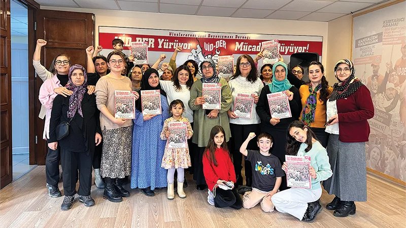 uid_der's tweet card. Patronların televizyonları var. Gazeteleri var. Gece gündüz onların rahatı bozulmasın, saltanatları sürsün diye çalışıyor medyaları. Bizi kim anlatacak? Zafer’in babasının uzun çalışma saatlerini,...