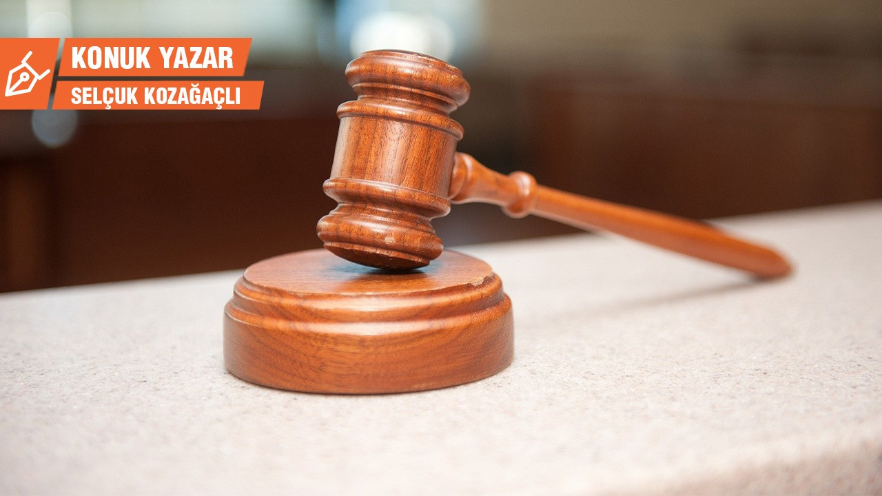 timucinkoprulu's tweet card. Adaleti sağlayacak olan hâkim değildir. İnsanı hayal ettiği özgürlüğe, eşitliğe, ortaklaşa kurtuluşa taşıyacak mücadeledir. Adalet hukuksal değil siyasal bir taleptir.