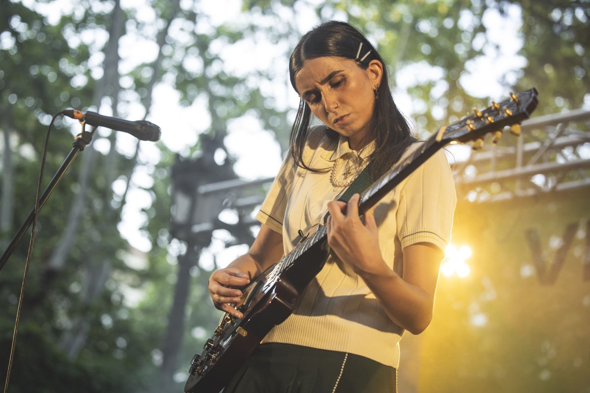 ycomMUSICA's tweet card. Un homenatge a les amistats veritables i duradores que serà la segona píndola del seu futur àlbum debut '+44 OX4'