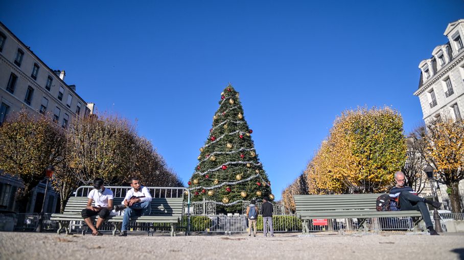 MathildeGracia's tweet card. Avec une température moyenne de l'air fixée à 14,1°C à l'échelle planétaire, novembre 2024 a été le deuxième mois de novembre le plus chaud jamais enregistré, annonce l'observatoire Copernicus.