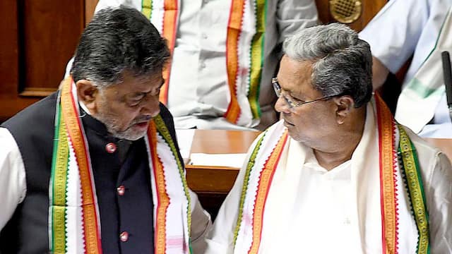 ABPNews's tweet card. Karnataka Congress News: डीके शिवकुमार गुट इस बात पर जोर दे रहा है कि सिद्धारमैया के नेतृत्व वाली सरकार के ढाई साल पूरे हो गए और तय समझौते के तहत अब शिवकुमार को सीएम बनाया जाए.