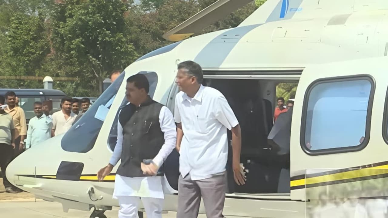 AsianetNewsSN's tweet card. ದೆಹಲಿಯಲ್ಲಿ ಡಿಕೆಶಿ ಬೆಂಬಲಿಗರ ದಾಳದ ಬೆನ್ನಲ್ಲೇ ಜಾರಕಿಹೊಳಿ ಮನೆಯಲ್ಲಿ ದಲಿತ ಶಾಸಕರ ಡಿನ್ನರ ಸಭೆ, ಕರ್ನಾಟಕ ರಾಜಕೀಯದಲ್ಲಿ ಕ್ಷಿಪ್ರ ಕ್ರಾಂತಿಗೆ ಮುನ್ನಡಿ ವಾತಾವರಣ ಸೃಷ್ಟಿಯಾಗುತ್ತಿದೆ. ದೆಹಲಿಯಲ್ಲಿ ಡಿಕೆಶಿ ತಂಡದ ಕಸರತ್ತು ಆರಂಭಗೊಂಡರೆ,...