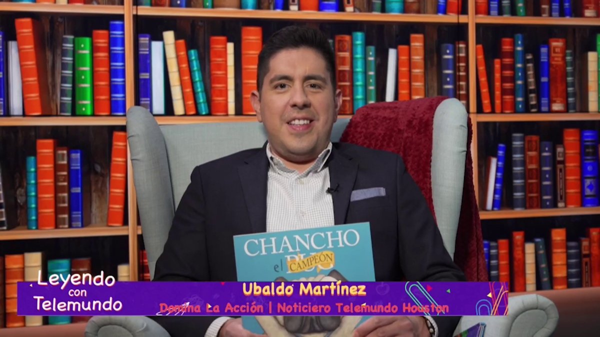 TelemundoHou's tweet card. Ublado Martínez lee “Chancho el Campeón”.