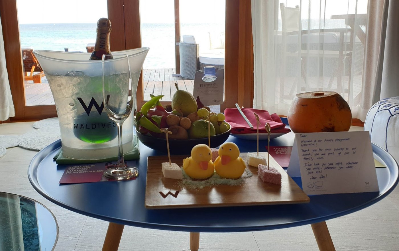 LoyaltyLobby's tweet card. Enter our giveaway for 100,000 Marriott Bonvoy points! Closes at 11:50 PM EDT on Friday (July 10, 2020).