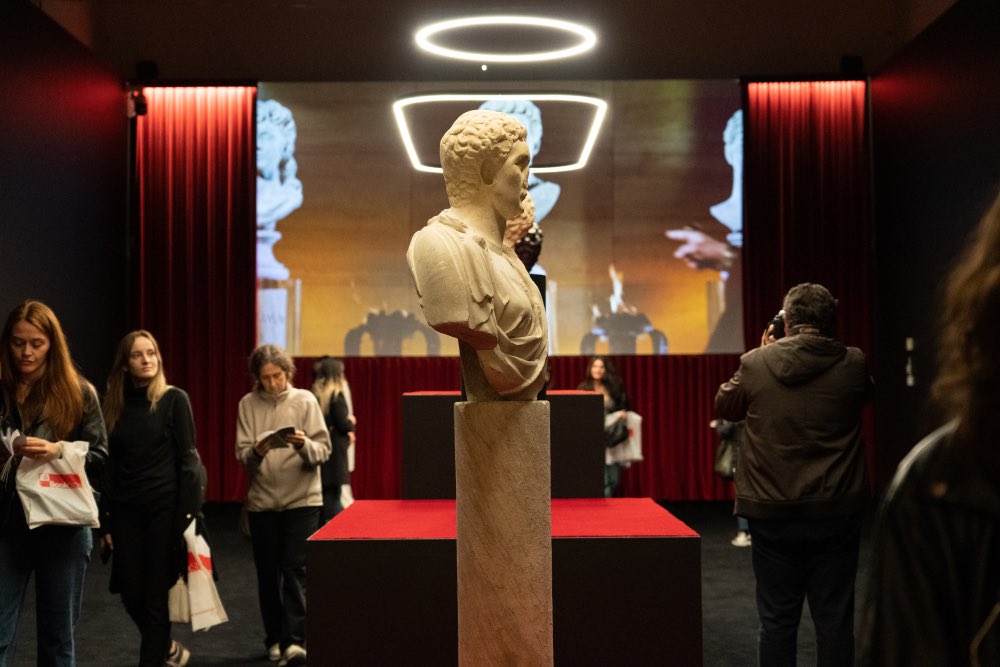 TParallelVision's tweet card. Notte dei Musei 2023, 130 eventi e oltre 73.000 visitatori a Roma La Notte dei Musei 2023 di Roma è stata un successo. Nonostante il maltempo e la pioggia sono stati infatti oltre 73.000 i visitato...