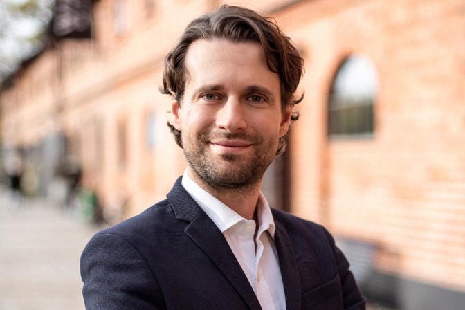 UMengineering's tweet card. Guidelines for responsible LLM use to help, not hinder, research progress.