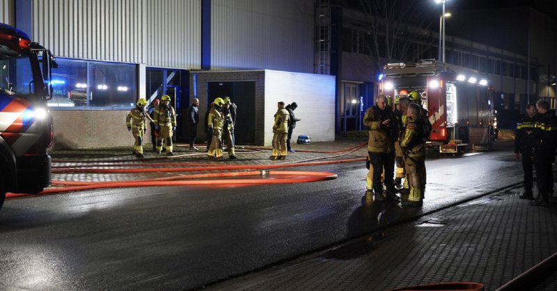 Grote brand bij plasticverwerkend bedrijf