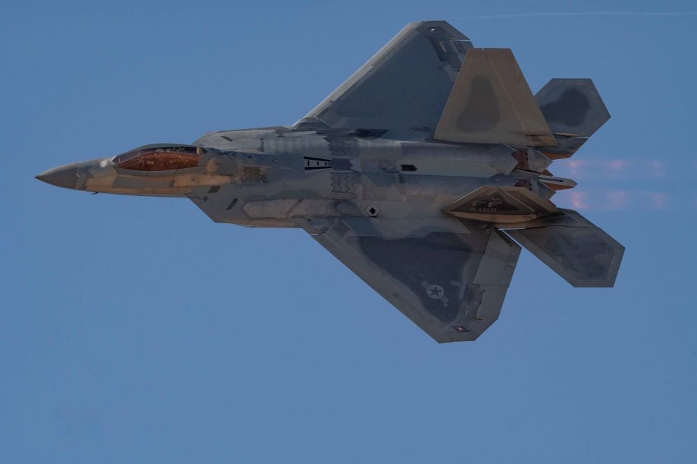 SimpleHorn's tweet card. The U.S. Air Force is only set, for now, to pair Collaborative Combat Aircraft with the Lockheed Martin F-22.