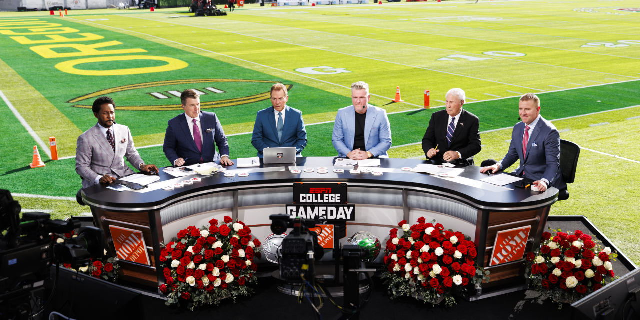 WSJ's tweet card. The “ESPN” service is the sports network’s effort to lure cord-cutters and viewers who never subscribed to cable.