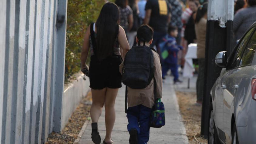 T13's tweet card. A través de un video compartido en Instagram, el papá contó que su hijo ha debido pasar hasta la fecha por cinco cirugías de reconstrucción, solicitando ayuda para por lo menos dos intervenciones más.