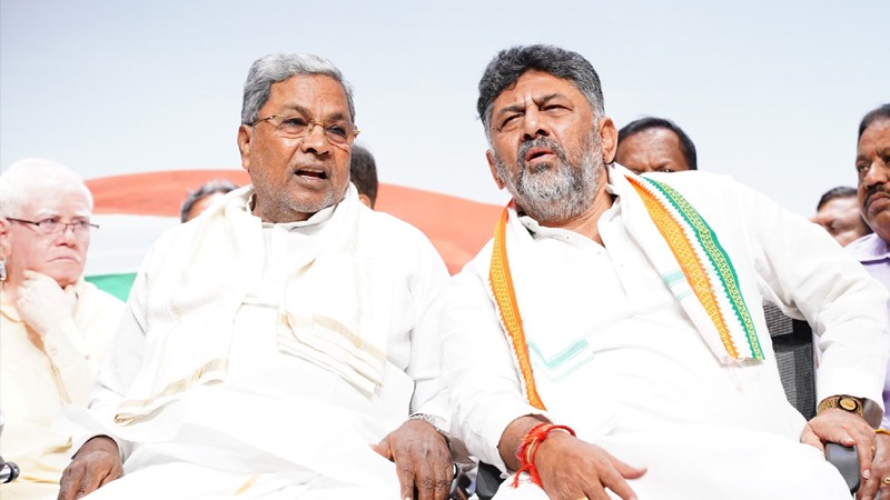 publictvnews's tweet card. ಬೆಂಗಳೂರು: ನನಗೆ ಶಾಸಕರು ದೆಹಲಿಗೆ ಹೋಗಿರುವ ಬಗ್ಗೆ ಗೊತ್ತಿಲ್ಲ, ನನಗೆ ಆರೋಗ್ಯ ಸರಿಯಿಲ್ಲ ಅಂತ ಡಿಸಿಎಂ ಡಿಕೆ ಶಿವಕುಮಾರ್‌ (DK Shivakumar) ಹೇಳಿದ್ದಾರೆ.