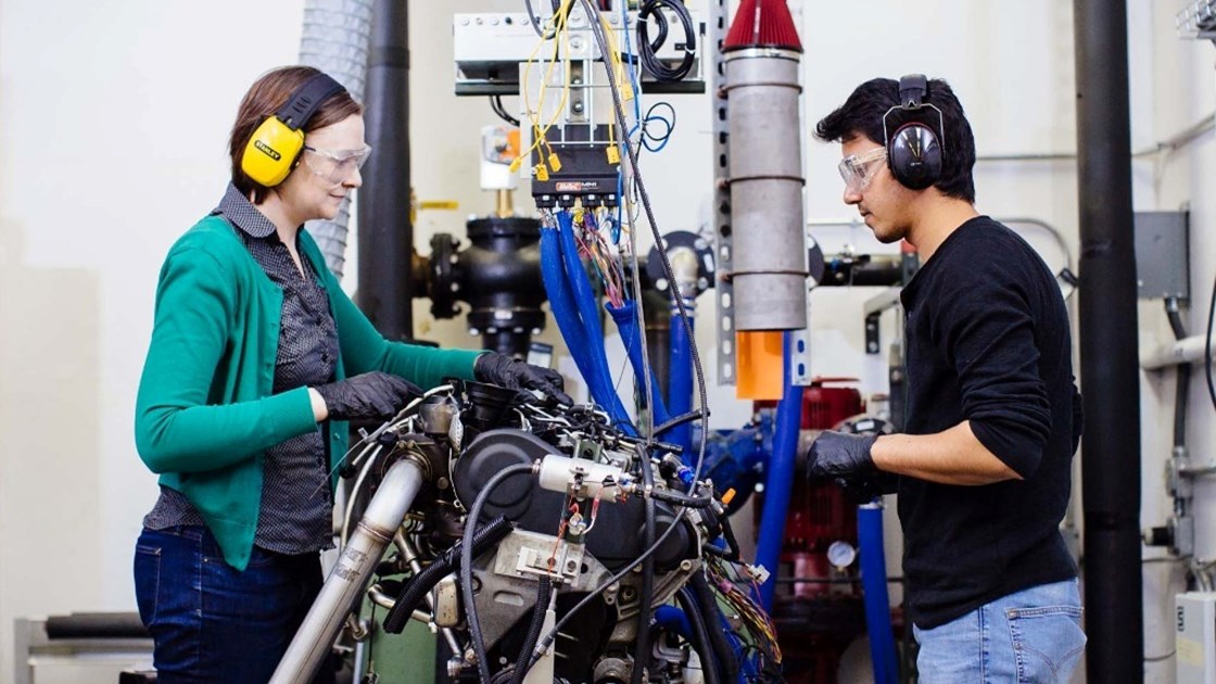 IITEngineering's tweet card. Illinois Tech's Armour College of Engineering has been educating world-class engineering leaders like you since the university's founding in 1890.