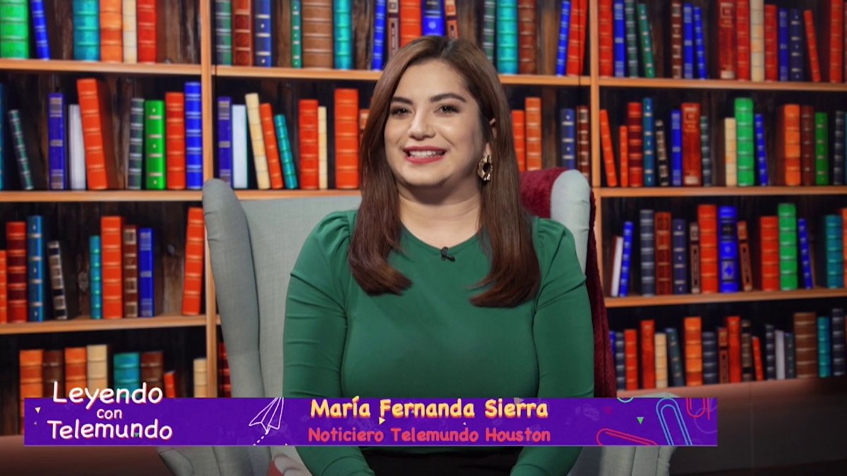 TelemundoHou's tweet card. La presentadora de fin de semana lee el libro “Mi Mariposa Favorita”.