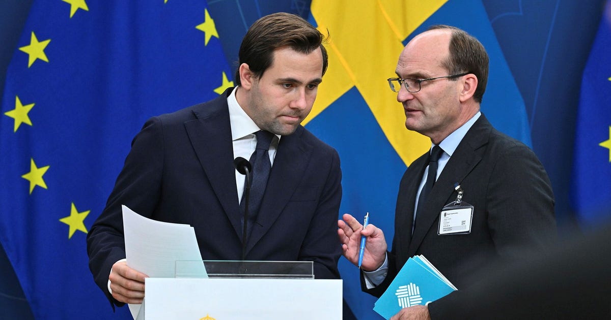 johanssonmorgan's tweet card. 100 miljoner kronor har betalats ut till Somalia utan skriftligt avtal.