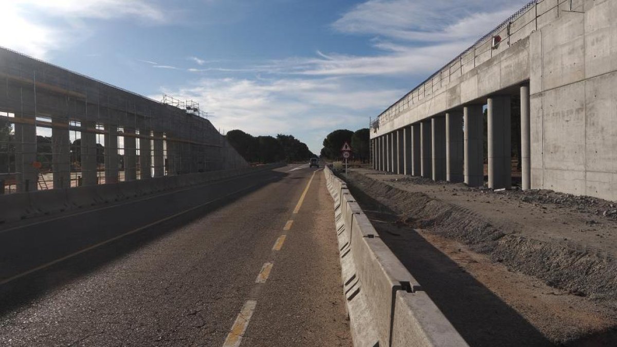 herreropedro's tweet card. En la partida se incluye también el avance de la Alta Velocidad Burgos-Vitoria, donde enlazará con la 'Y vasca'