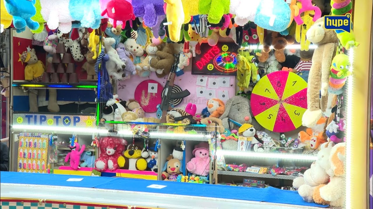 avramator's tweet card. Praznična euforija u Beogradu! Novogodišnji vašar na sajmu!