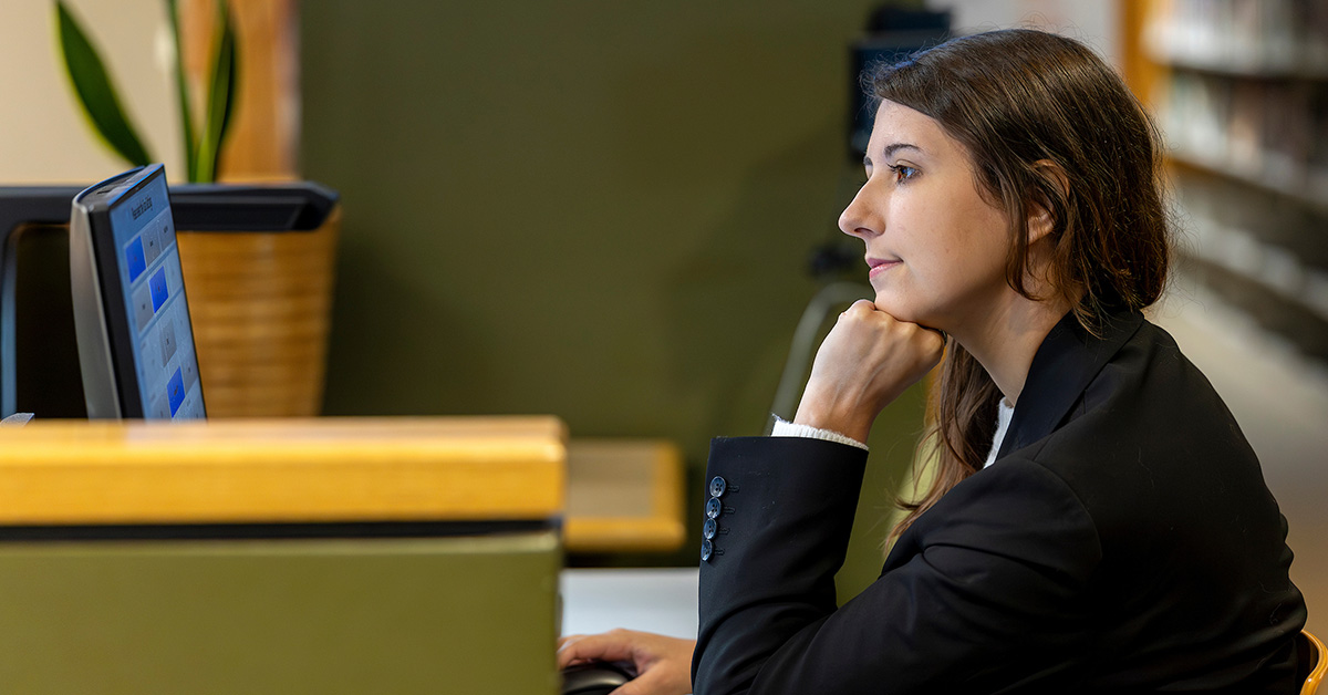 JWUOnline's tweet card. 4 Tips for Creating an Effective Workspace