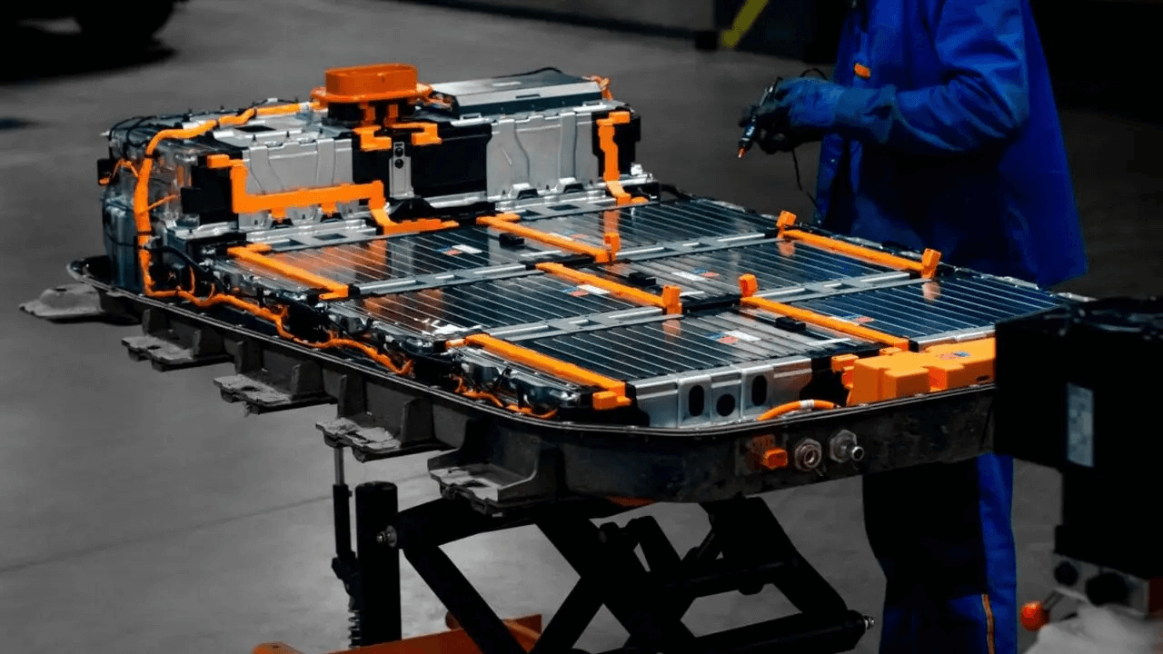 powersarjcom's tweet card. Günümüzde en yaygın kullanılan teknoloji lityum-iyon bataryalardır. Yüksek enerji yoğunluğu sayesinde uzun menzil sunar.