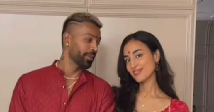 Divya_Bhaskar's tweet card. ​​​​​​​ક્રિકેટરે માહિકા સાથેના નવા ફોટો શેર...