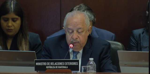 prensa_libre's tweet card. En la sesión extraordinaria y urgente de este 30 de octubre en la sede de la OEA, el canciller Carlos Ramiro Martínez denunció la persecución penal “sin fundamento” promovida por el Ministerio Públ…