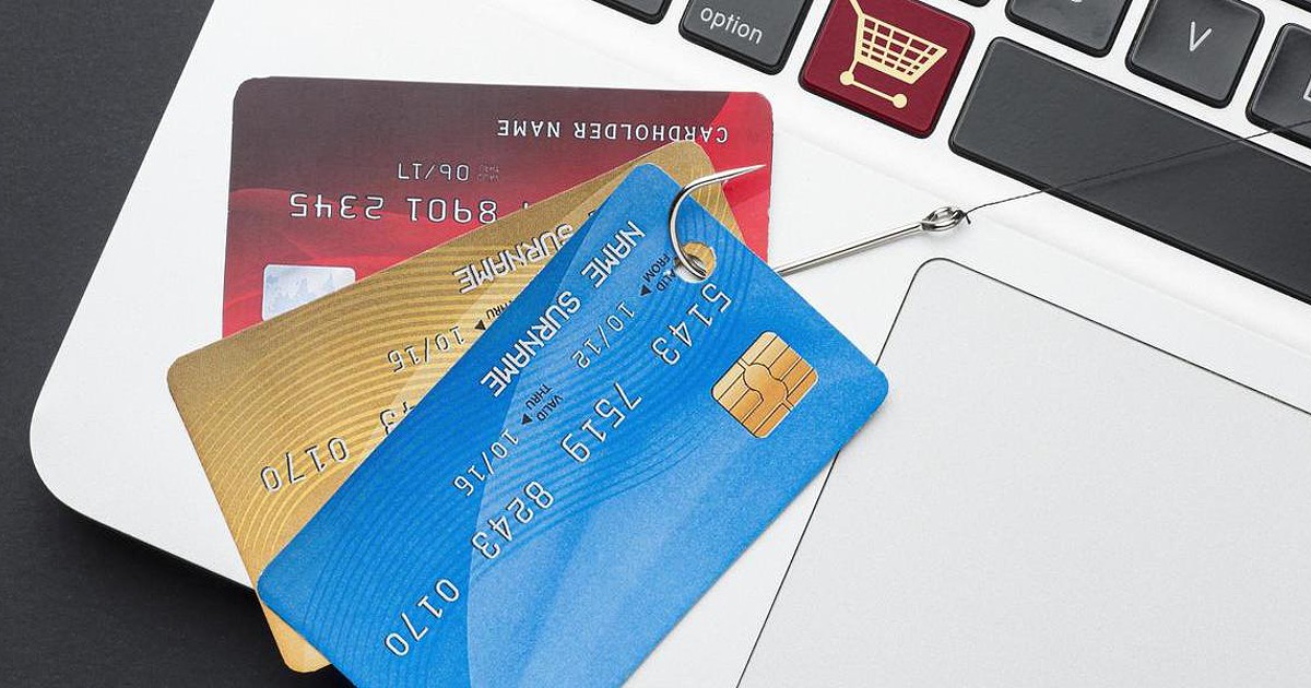 TeKNoticias_'s tweet card. Os investigadores da Check Point Research detectaram um aumento acentuado na atividade maliciosa ligada à Black Friday, com uma expansão significativa do ecossistema do cibercrime durante o período...