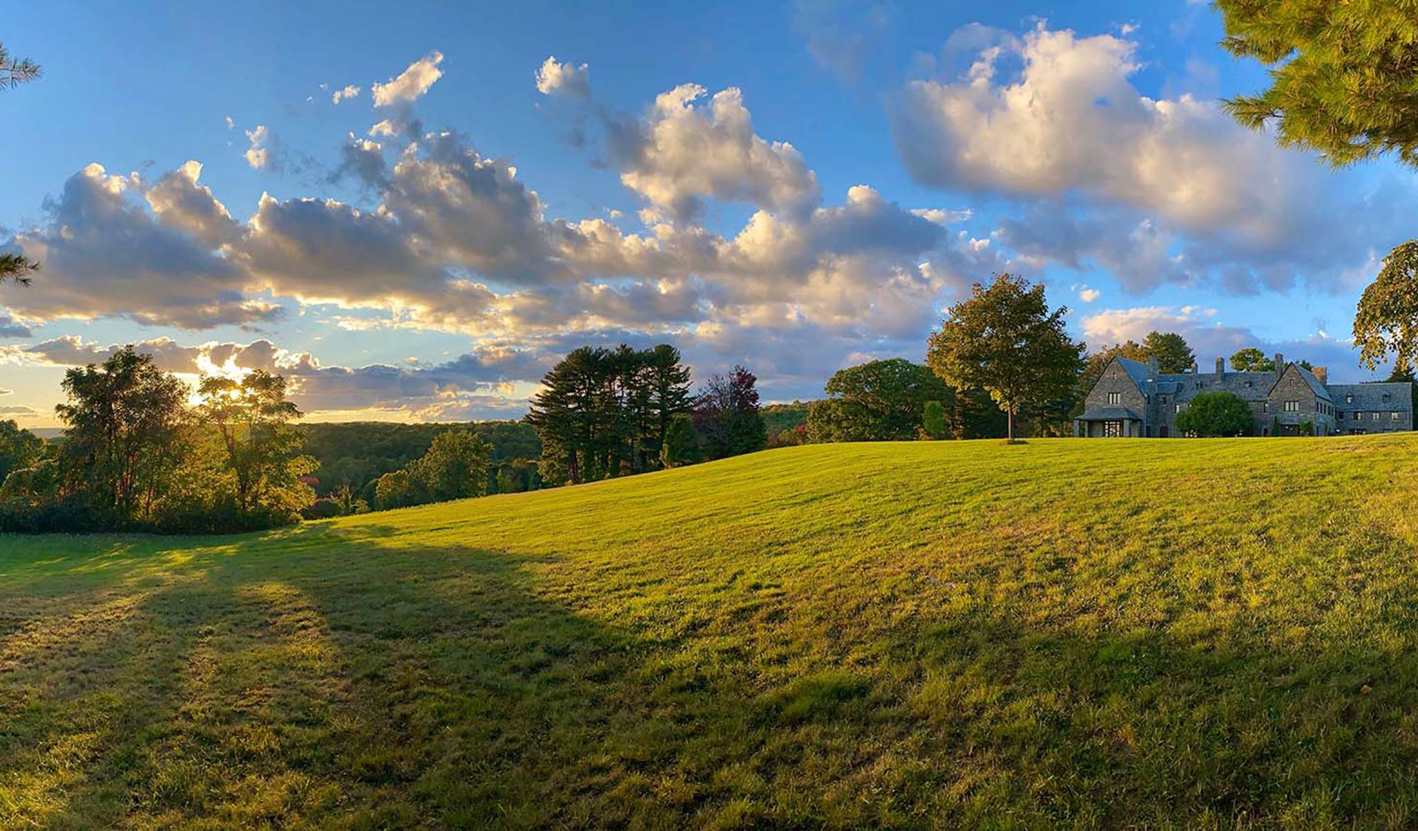 MartinKulldorff's tweet card. As infectious disease epidemiologists and public health scientists we have grave concerns about the damaging physical and mental health impacts of the prevailing COVID-19 policies, and recommend an...