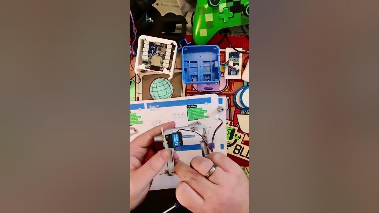 robotsblog's tweet card. HP Robots Otto - Invent Expansion Kit - Timelapse Build of "Explorer"...