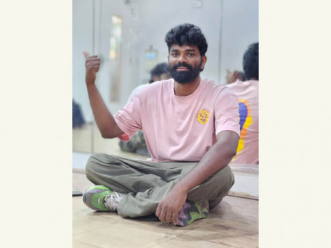 YaaruDaHindu's tweet card. My name is Vinitha K, and I’m seeking your help for my dear friend Sakthi Venkatesan, who is bravely fighting for his life. He has been diagnosed with Acute Myeloid Leukemia (Blood Cancer) along with...