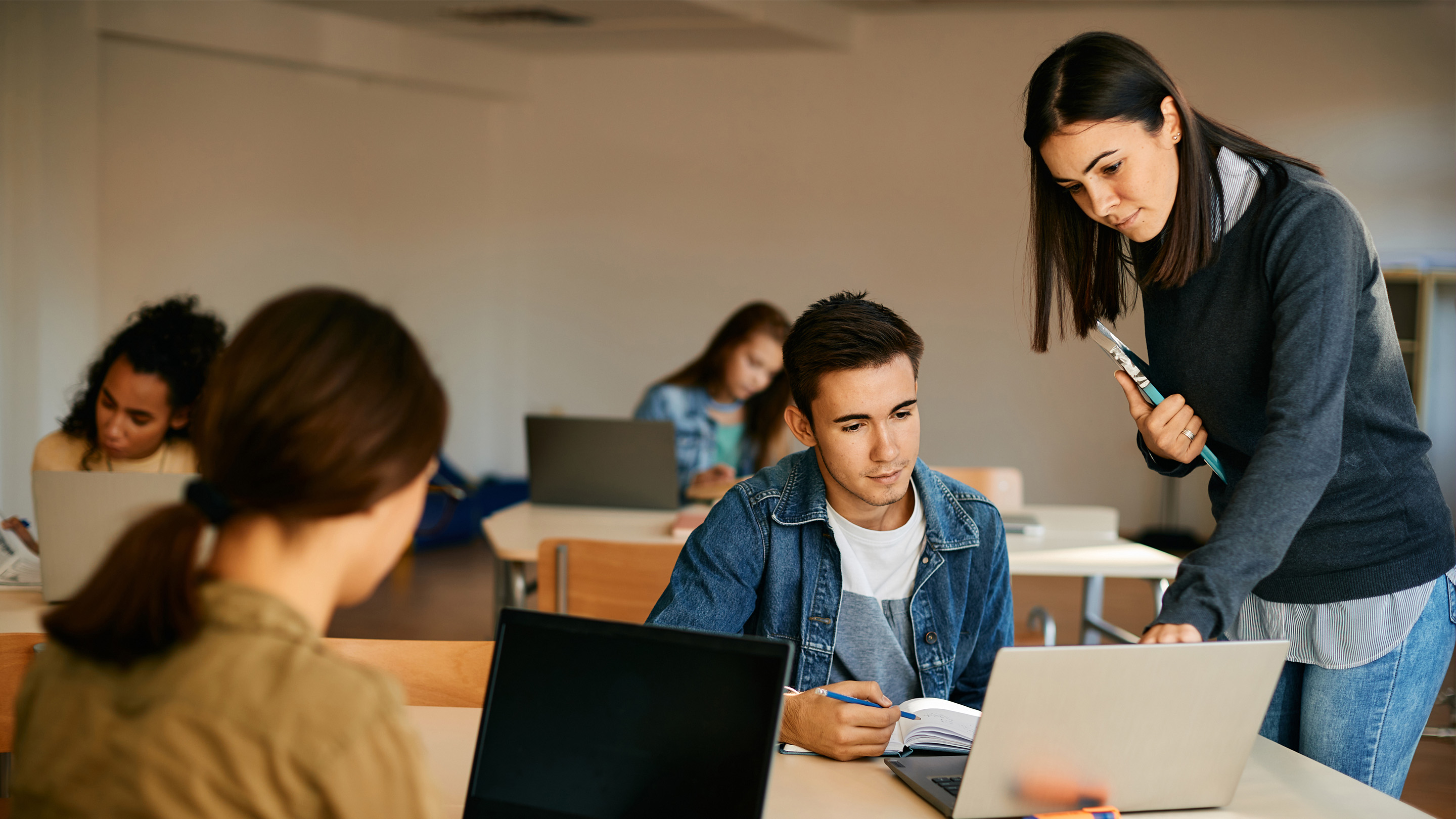 edutopia's tweet card. Technology can enable middle and high school students to contribute more freely to discussions on challenging topics and events.
