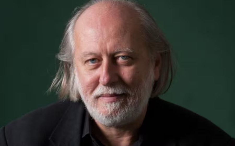 llegirpuntcat's tweet card. L'escriptor hongarès s'emporta el guardó gràcies a una literatura que retrata la devastació de l'ésser humà en una societat sense esperances