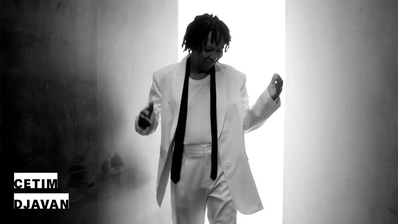 MuNoToDi's tweet card. Letra da música Cetim de Djavan. Música para ouvir e a letra para acompanhar.