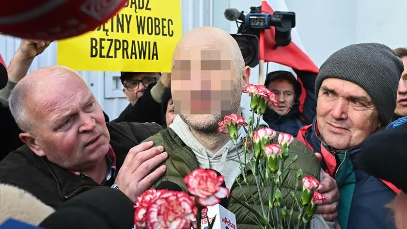 e_wrzosek's tweet card. Ksiądz Michał O. zapewniał dziennikarzy, że nie znał Zbigniewa Ziobry, zanim Fundacja Profeto wygrała konkurs na wielomilionową dotację z Funduszu Sprawiedliwości. Twierdził też, że o konkursie...