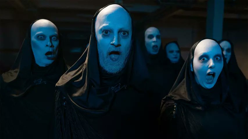 StuEdB's tweet card. The disturbing side of communal living. And some aliens pitch a new sitcom.