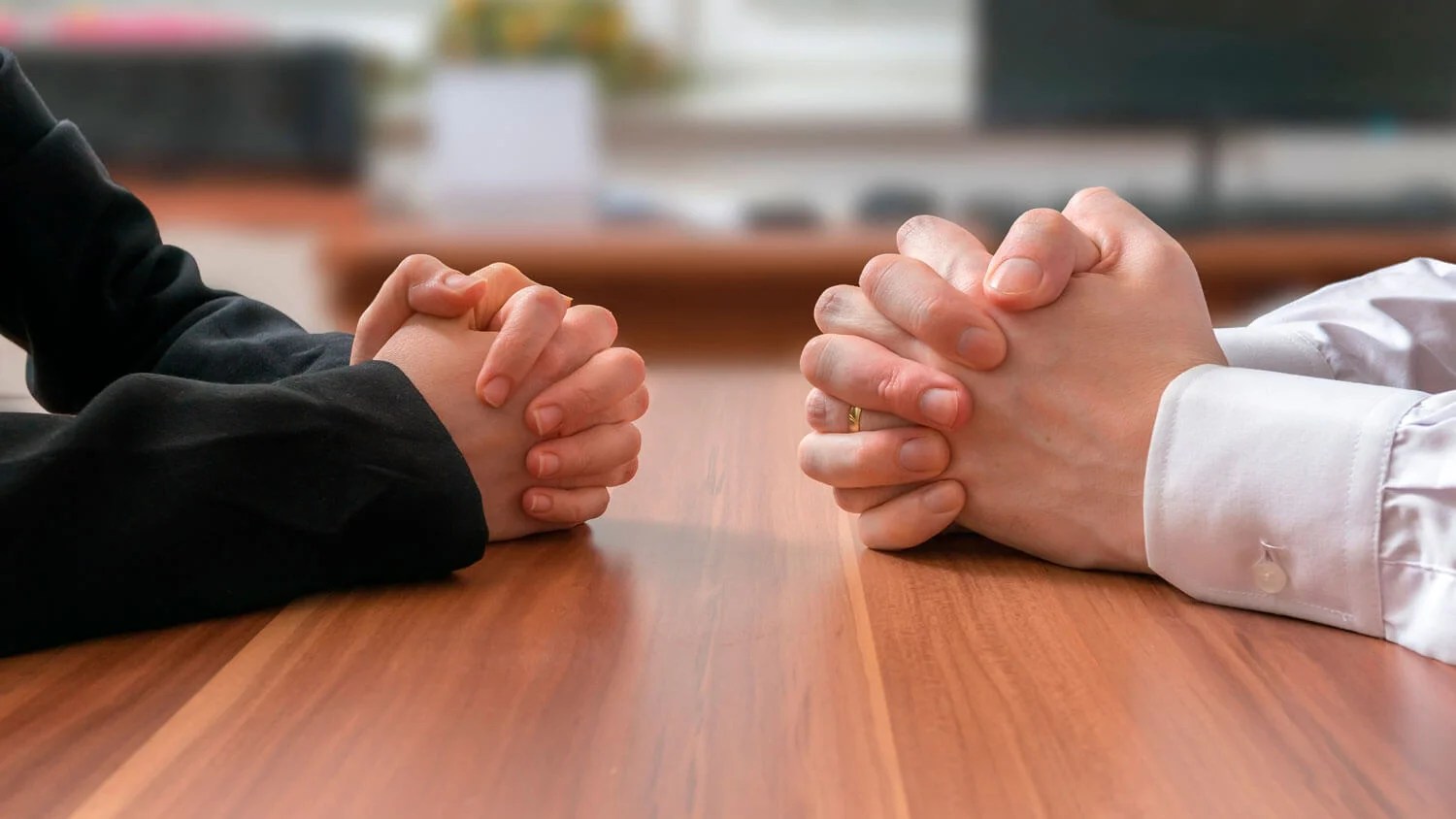 ElPensador_io's tweet card. En tiempos de polarización y desconfianza hacia la política, la capacidad de negociar acuerdos se vuelve el pilar que sostiene la democracia.