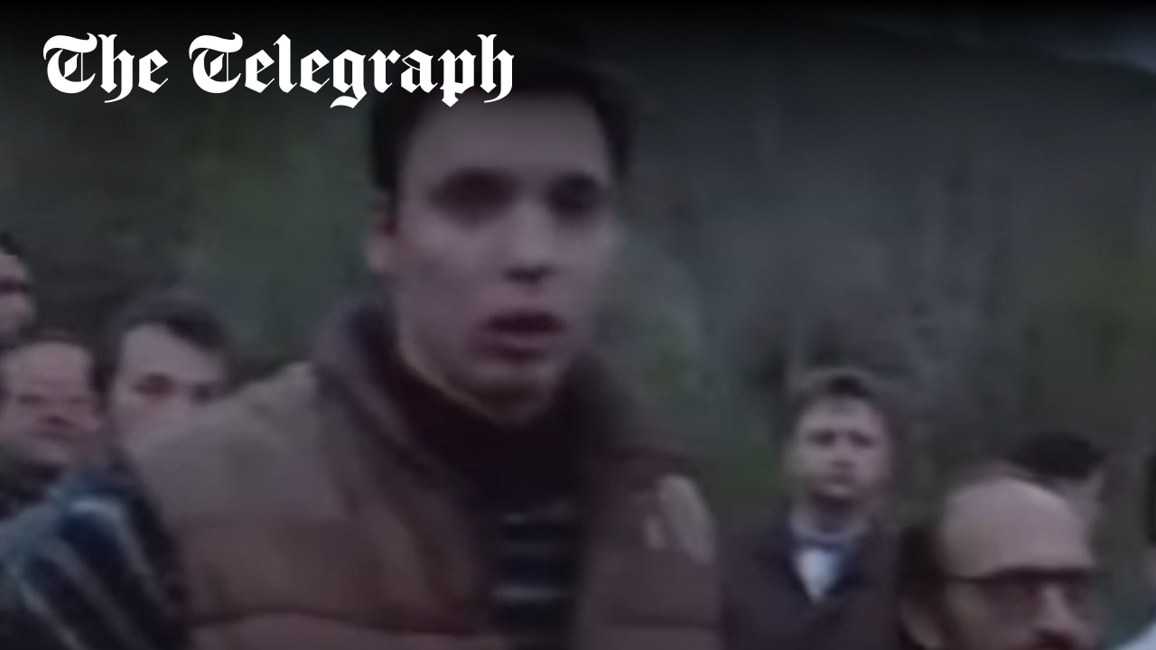 Daractenus's tweet card. Aleksandar Vucic said to have been present at military position from where foreigners allegedly shot at city’s residents during Bosnian War