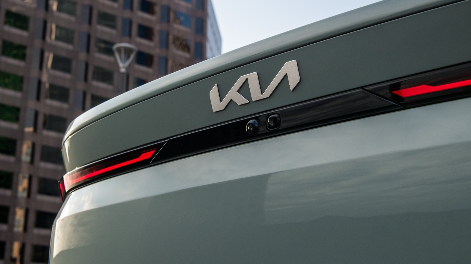 jowiscope's tweet card. IIHS testing shows that the 2025 Kia K5 is the brand's safest car, earning the IIHS' Top Safety Pick+ award. Kia's EV9 and Telluride SUVs also excelled.