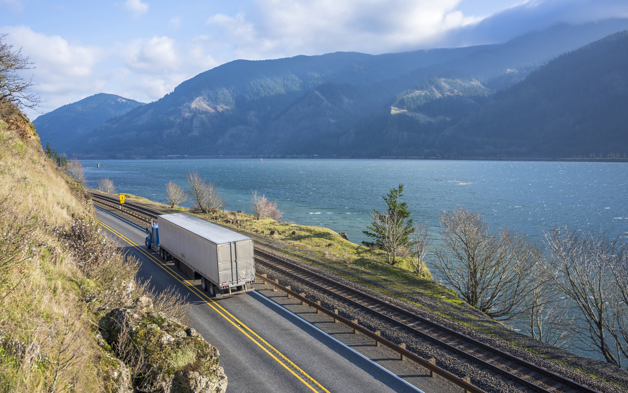 TruckerTalk's tweet card. Join ATRI's research on rising commercial auto insurance costs and discover effective risk management strategies.