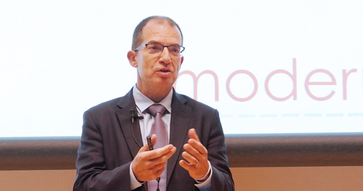 seigihakatta's tweet card. 米モデルナは17日、神奈川県藤沢市の湘南ヘルスイノベーションパーク（湘南アイパーク）で記者会見を開き、同施設内でメッセンジャーRNA（mRNA）製品を製造することを明らかにした。ステファン・バンセル最高経営責任者（CEO）は「複数のmRNA製品を日本で販売したい」と話した。モデルナは2023年9月に日本政府が主導するワクチンの国内生産体制整備事業の事業者に採択された。経済産業省から補助金を受け