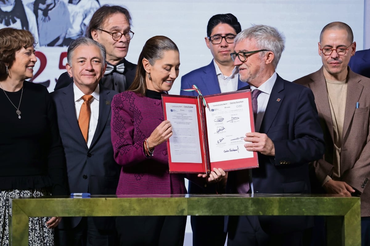 futvale's tweet card. Asegura la presidenta Claudia Sheinbaum que la máquina será la más grande de América Latina