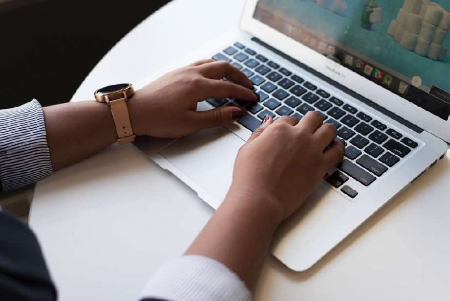 TopGrowthAgency's tweet card. Let's share with you what a growth hacker job description. Why? This is what we do at Growth Hackers: growth hacking. Growth hacker jobs are...