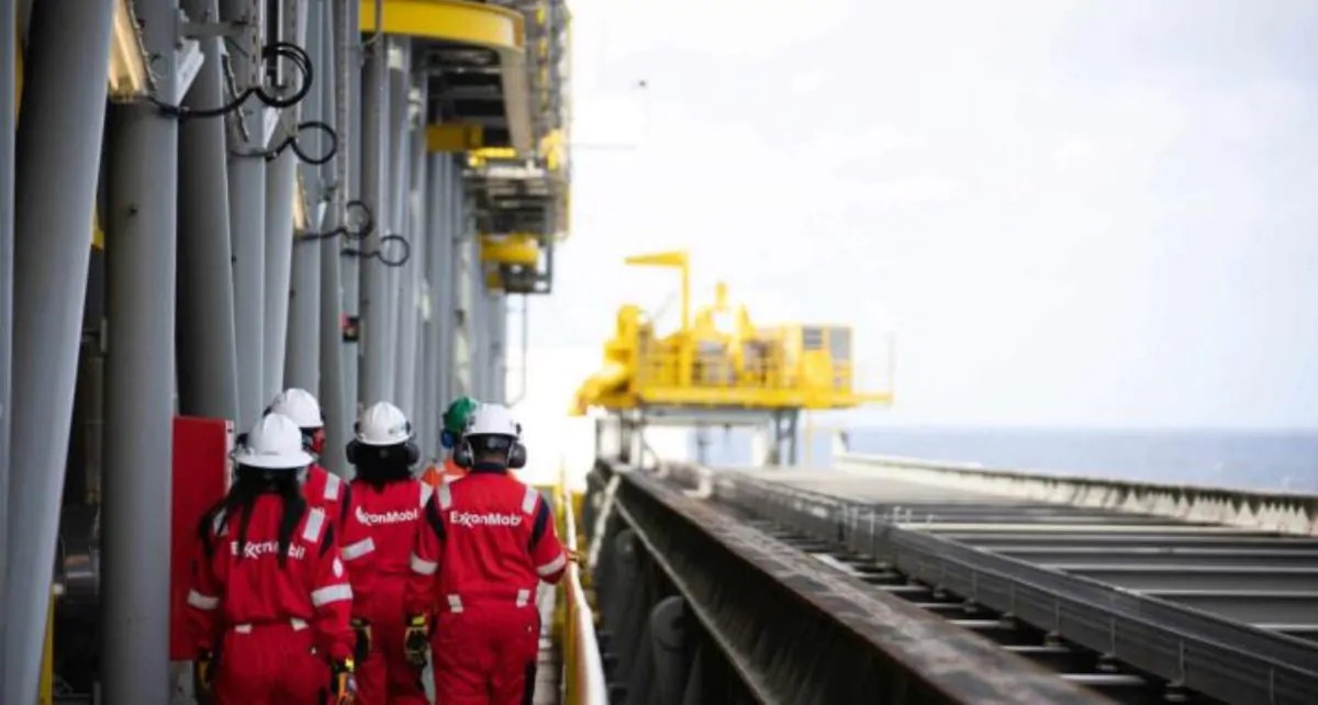 veritxpress's tweet card. Chanceler venezuelano denuncia operação de false Flag no rio Cuyini orquestrada para justificar a crescente militarização da região pelo Comando Sul dos Estados Unidos em benefício da ExxonMobil