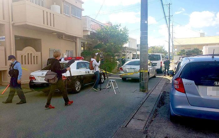 ryukyushimpo's tweet card. 水筒が落下した現場付近＝宜野湾市 　２３日夜、沖縄県宜野湾市の市役所周辺の民間地に、米海兵隊の垂直離着陸輸送機ＭＶ２２オスプレイから金属製の水筒が落下した。 【写真】普天間この日も飛行やまず 　沖縄防衛局が米軍から得られ […]