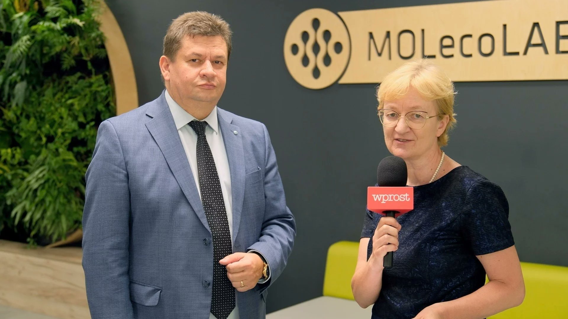 TygodnikWPROST's tweet card. W nowoczesnych laboratoriach Uniwersytetu Medycznego w Łodzi naukowcy tworzą nowy lek, który działa na przyczynę jaskry. Może być to przełom dla tysięcy osób, które wciąż tracą z tego powodu wzrok. W...